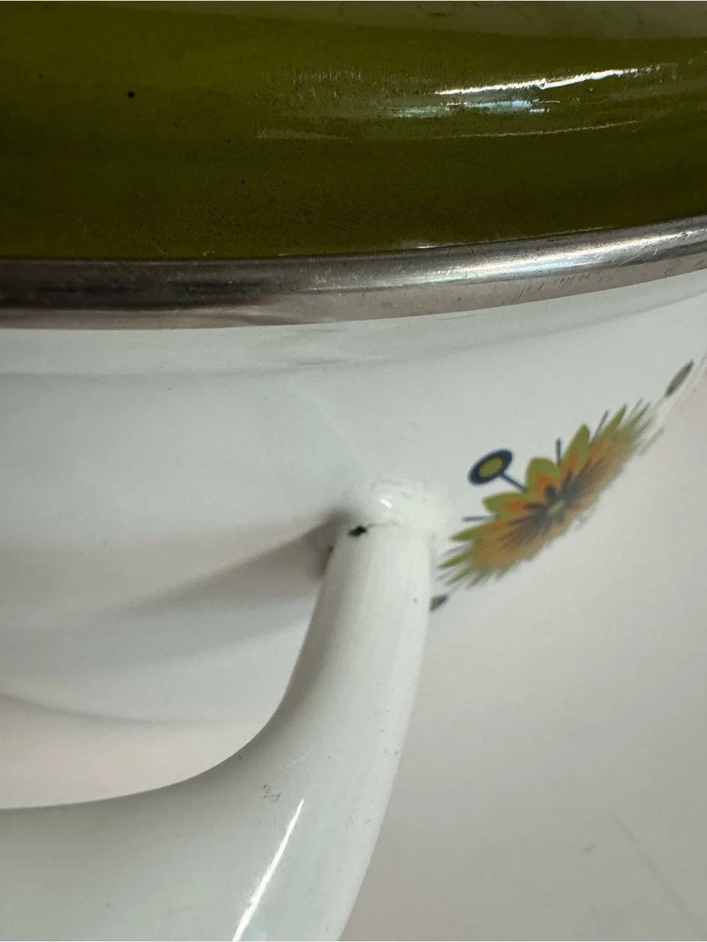 Vintage 60s White Green + Yellow Flower Universal Made in Austria Pot - lid